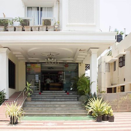 Oyo 4895 Abi Krishna Hotel Pondicherry Bagian luar foto