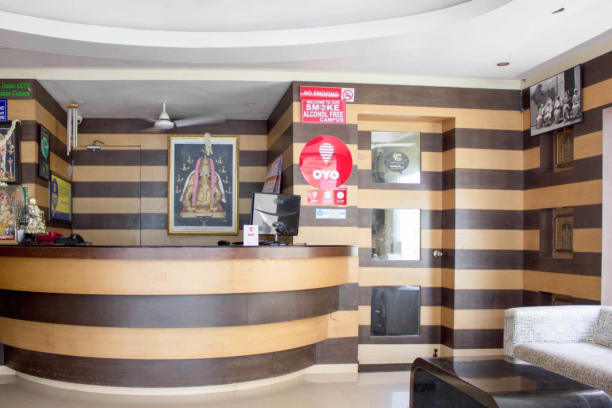 Oyo 4895 Abi Krishna Hotel Pondicherry Bagian luar foto