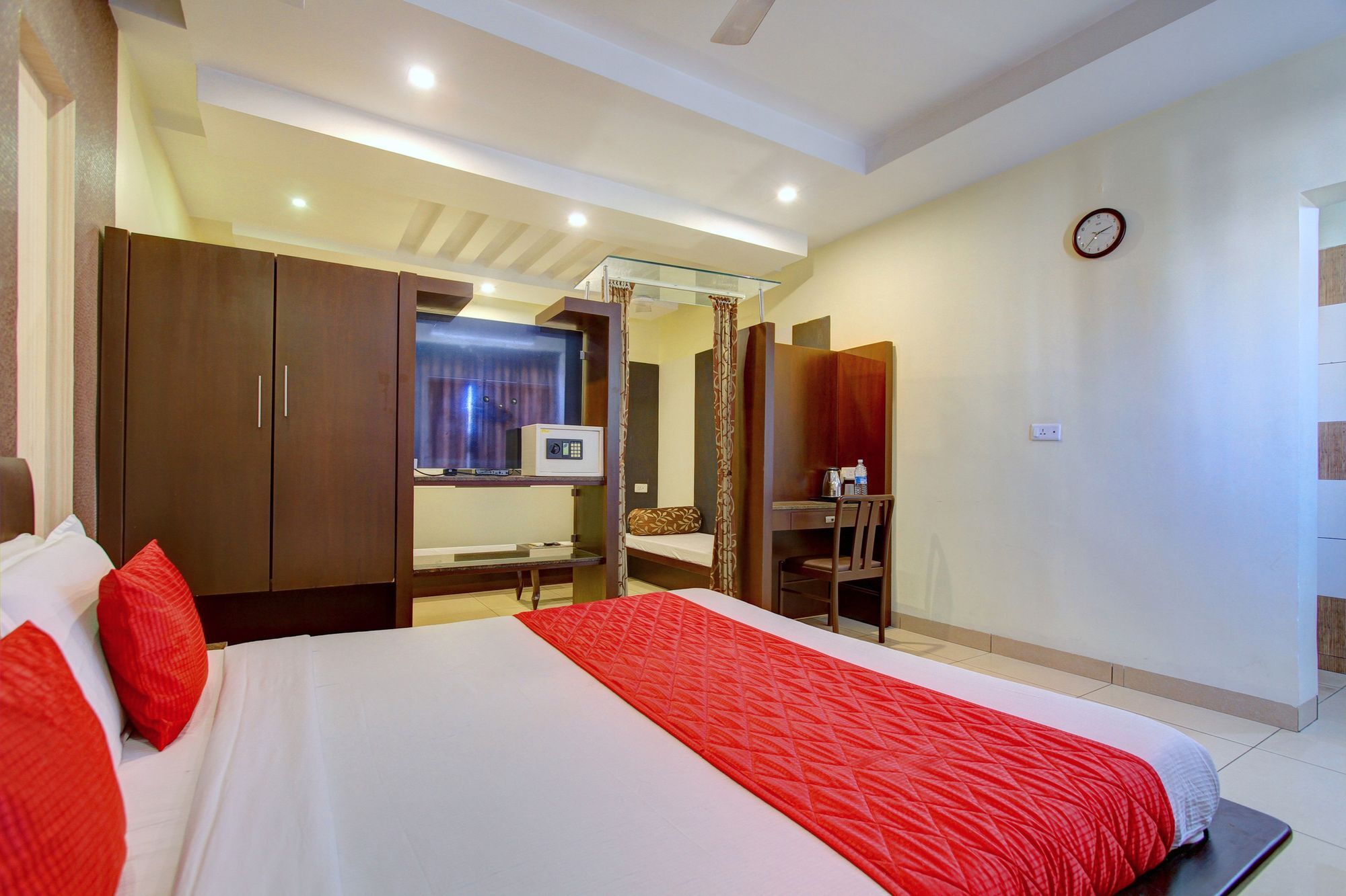 Oyo 4895 Abi Krishna Hotel Pondicherry Bagian luar foto