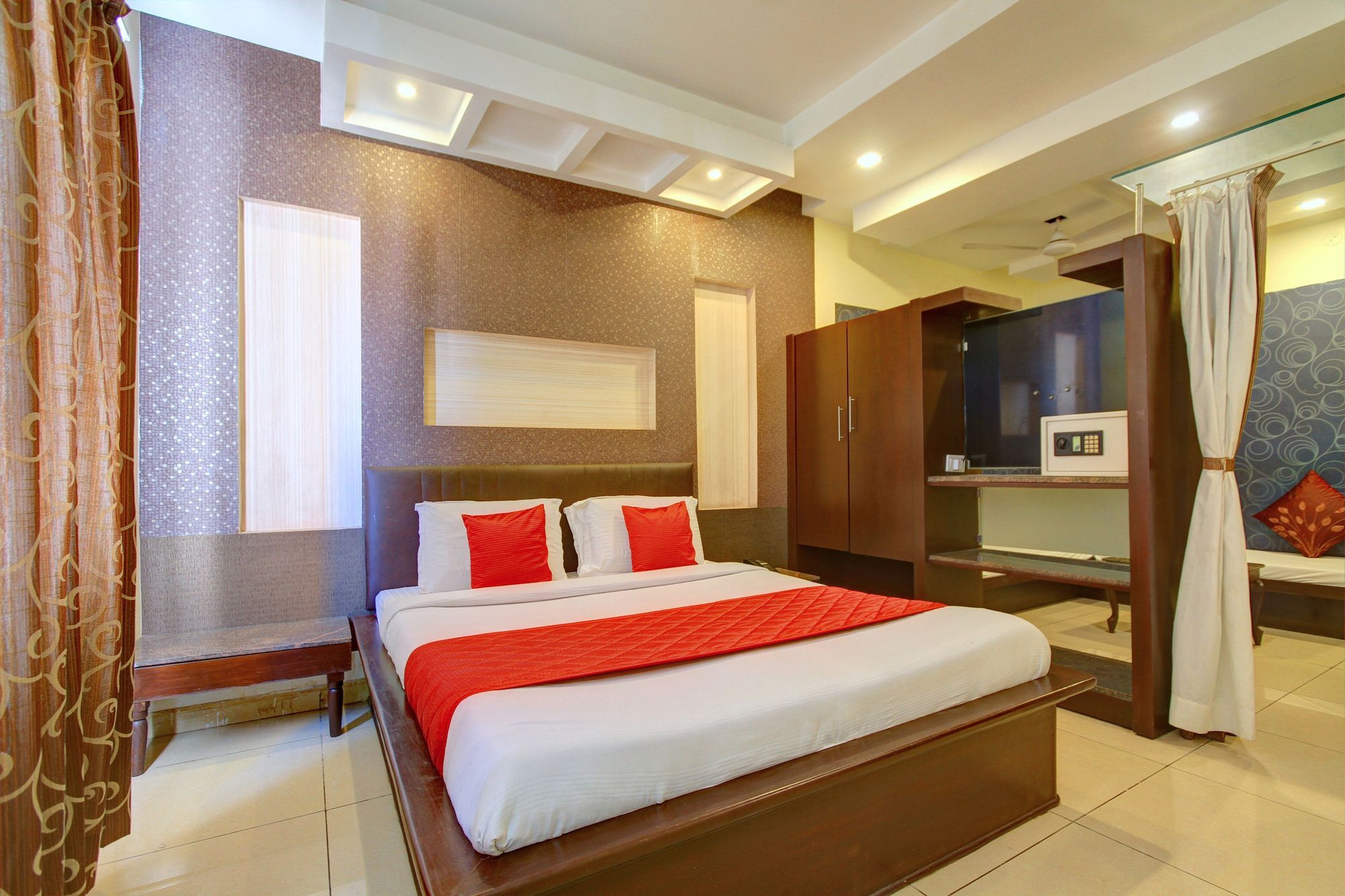 Oyo 4895 Abi Krishna Hotel Pondicherry Bagian luar foto