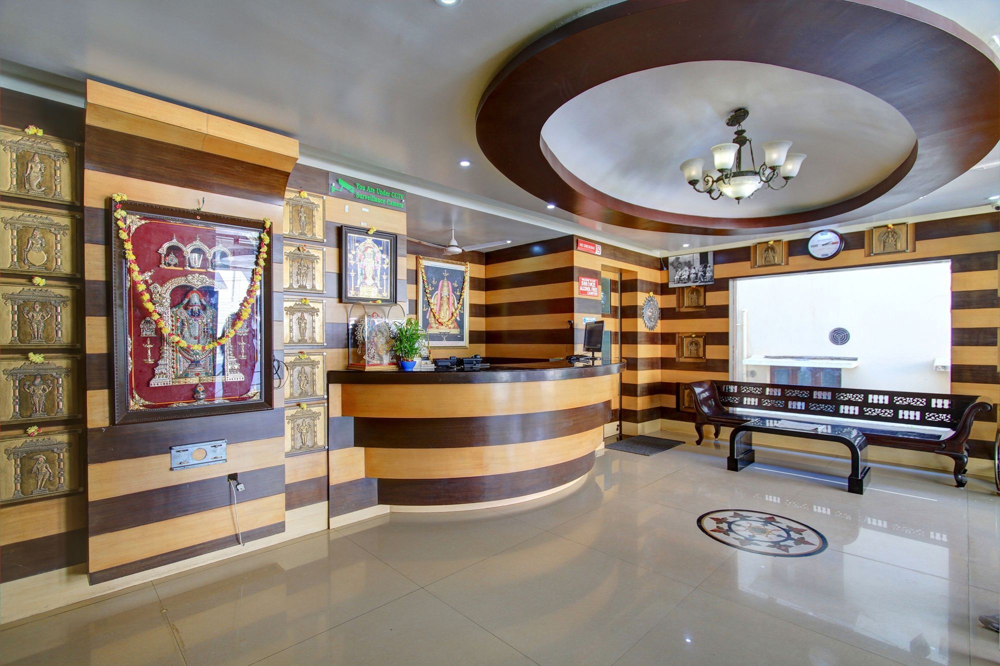 Oyo 4895 Abi Krishna Hotel Pondicherry Bagian luar foto