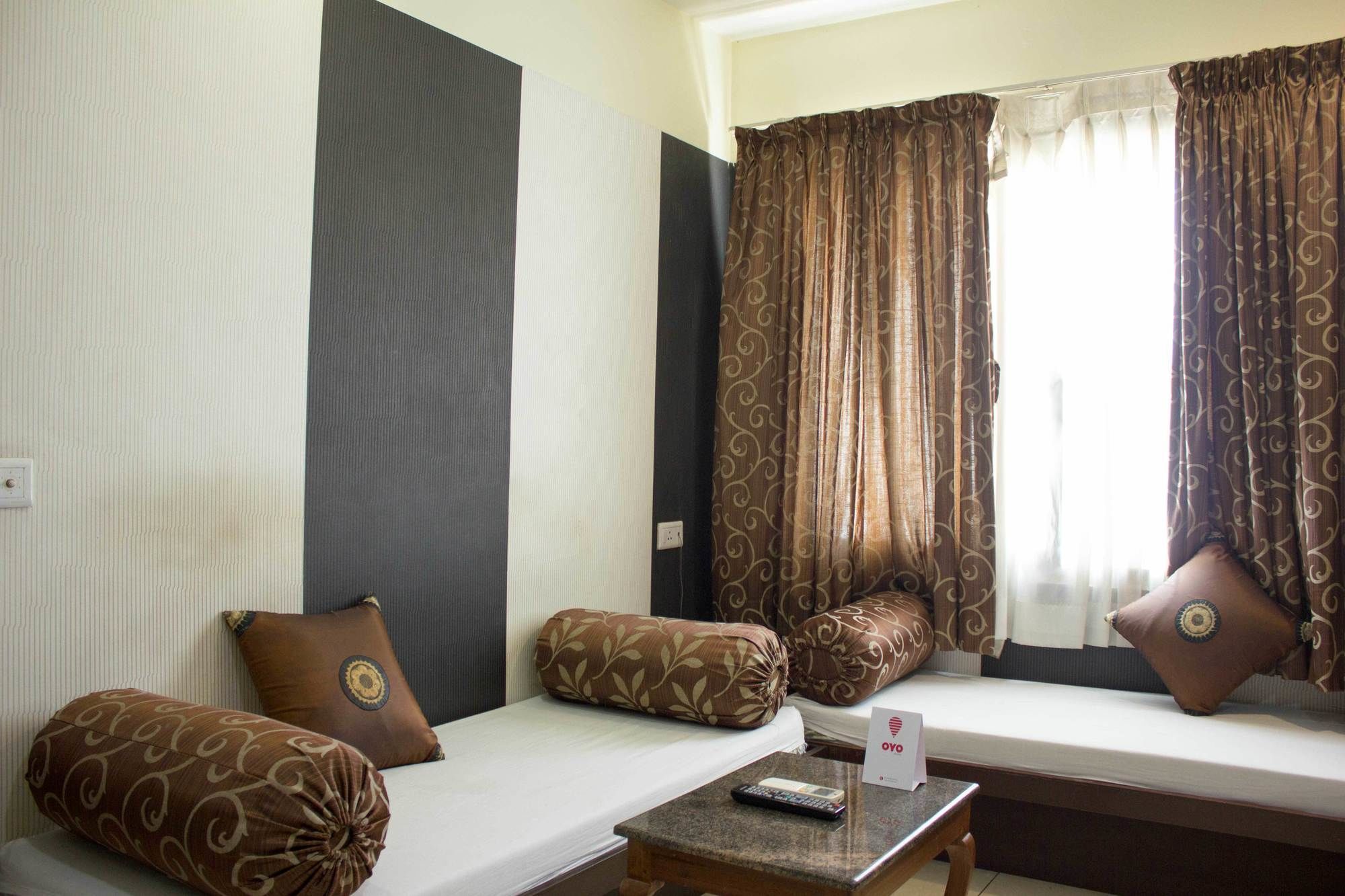 Oyo 4895 Abi Krishna Hotel Pondicherry Bagian luar foto