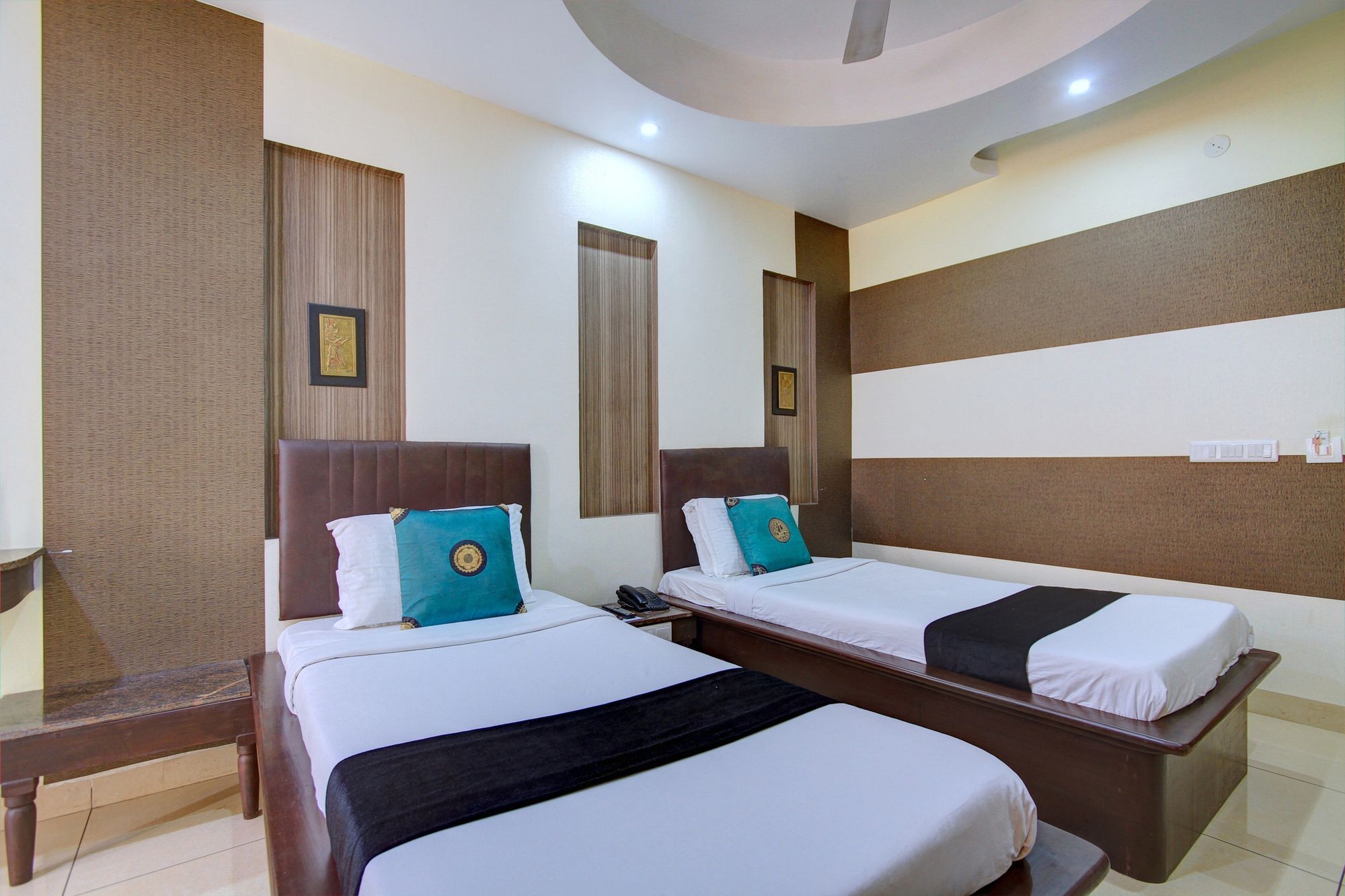 Oyo 4895 Abi Krishna Hotel Pondicherry Bagian luar foto