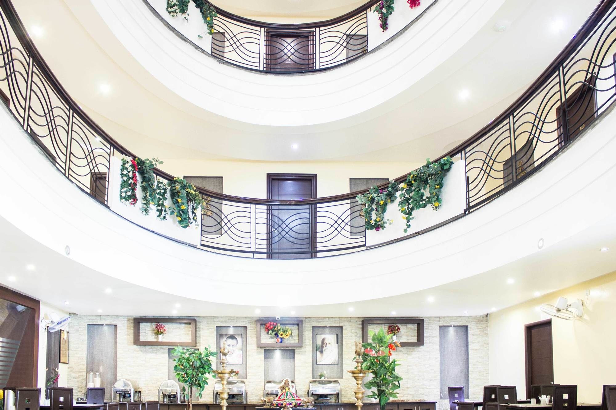 Oyo 4895 Abi Krishna Hotel Pondicherry Bagian luar foto