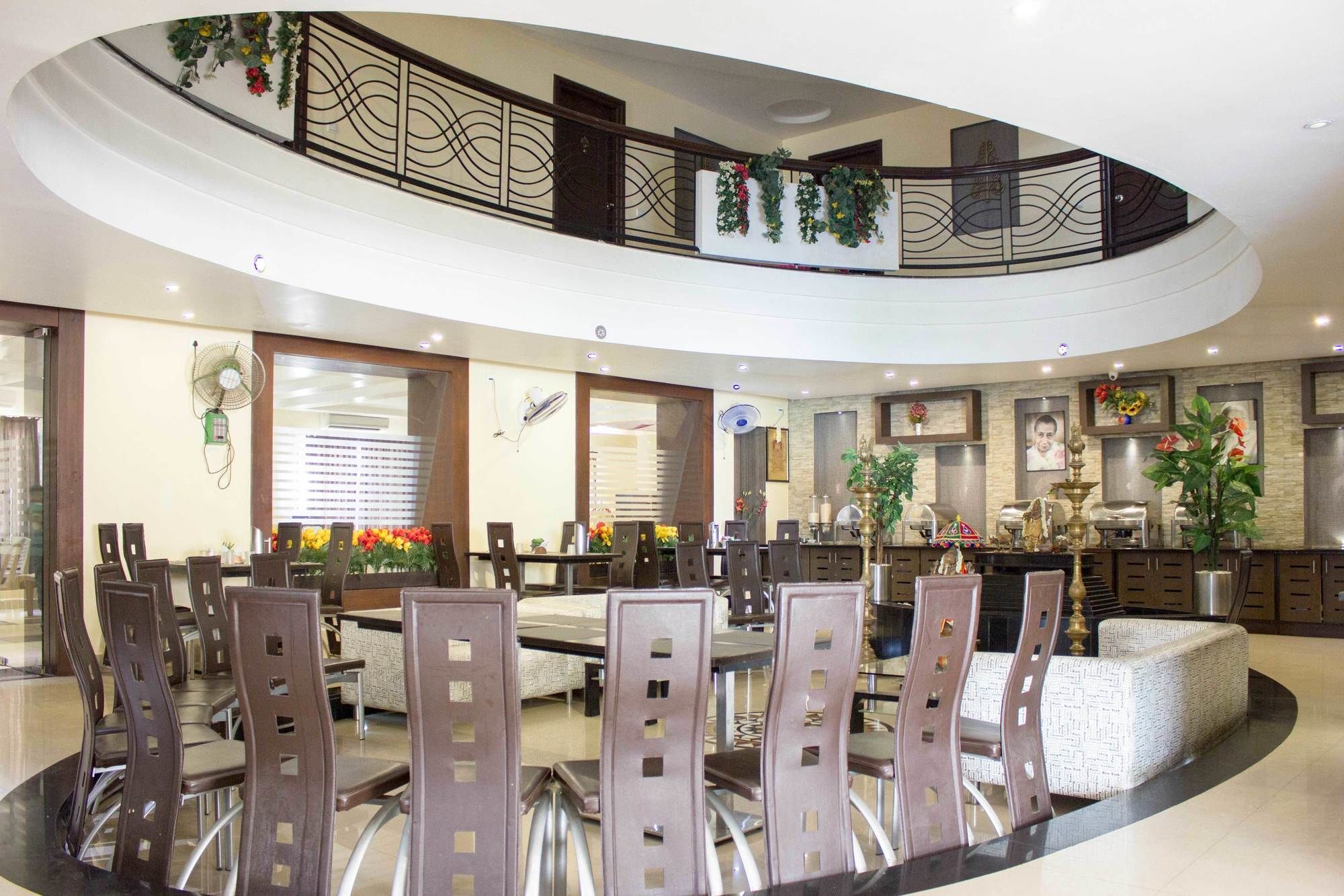 Oyo 4895 Abi Krishna Hotel Pondicherry Bagian luar foto