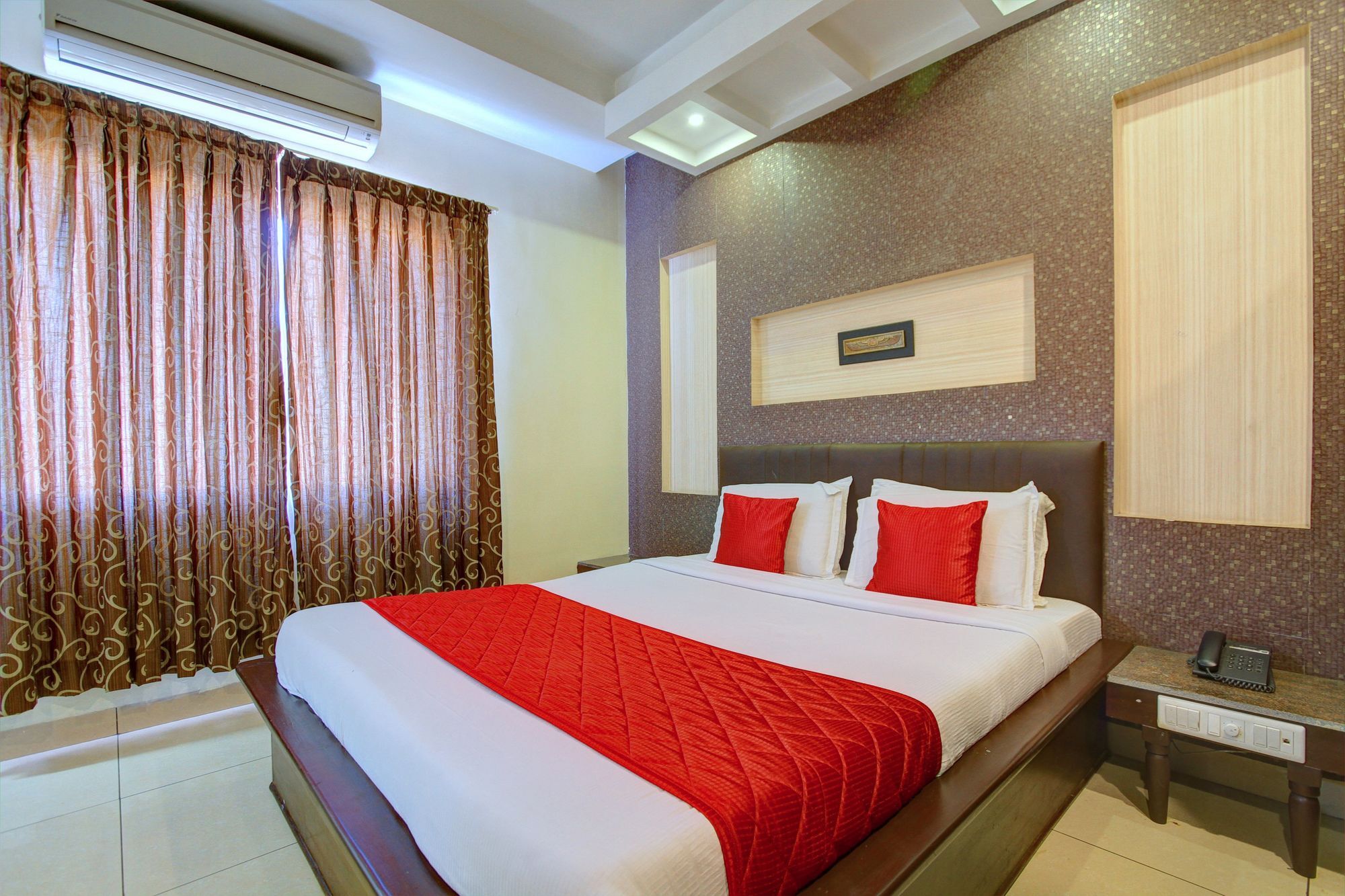 Oyo 4895 Abi Krishna Hotel Pondicherry Bagian luar foto